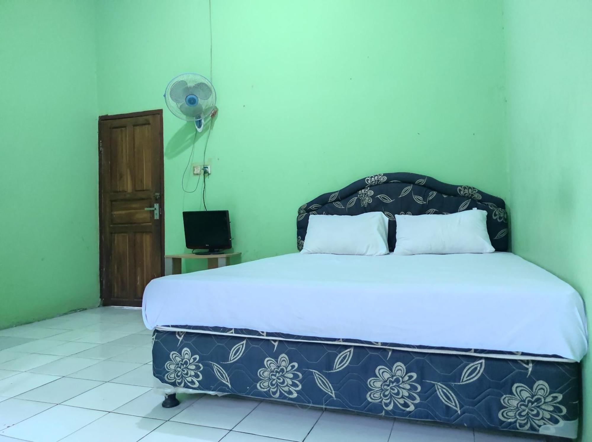 Oyo 93411 Syariah Hotel Tomborang Karema Exterior photo