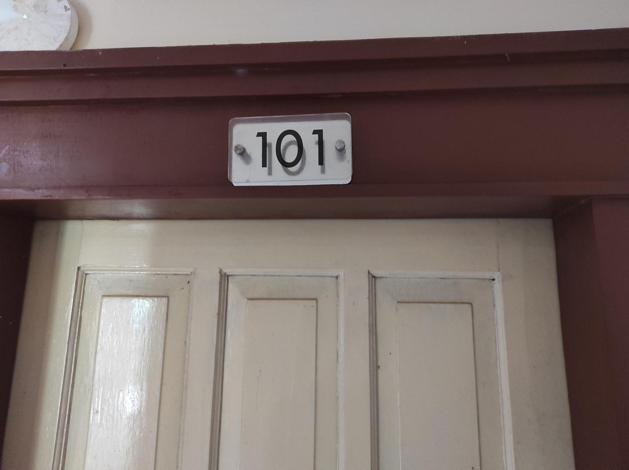 Oyo 93411 Syariah Hotel Tomborang Karema Exterior photo