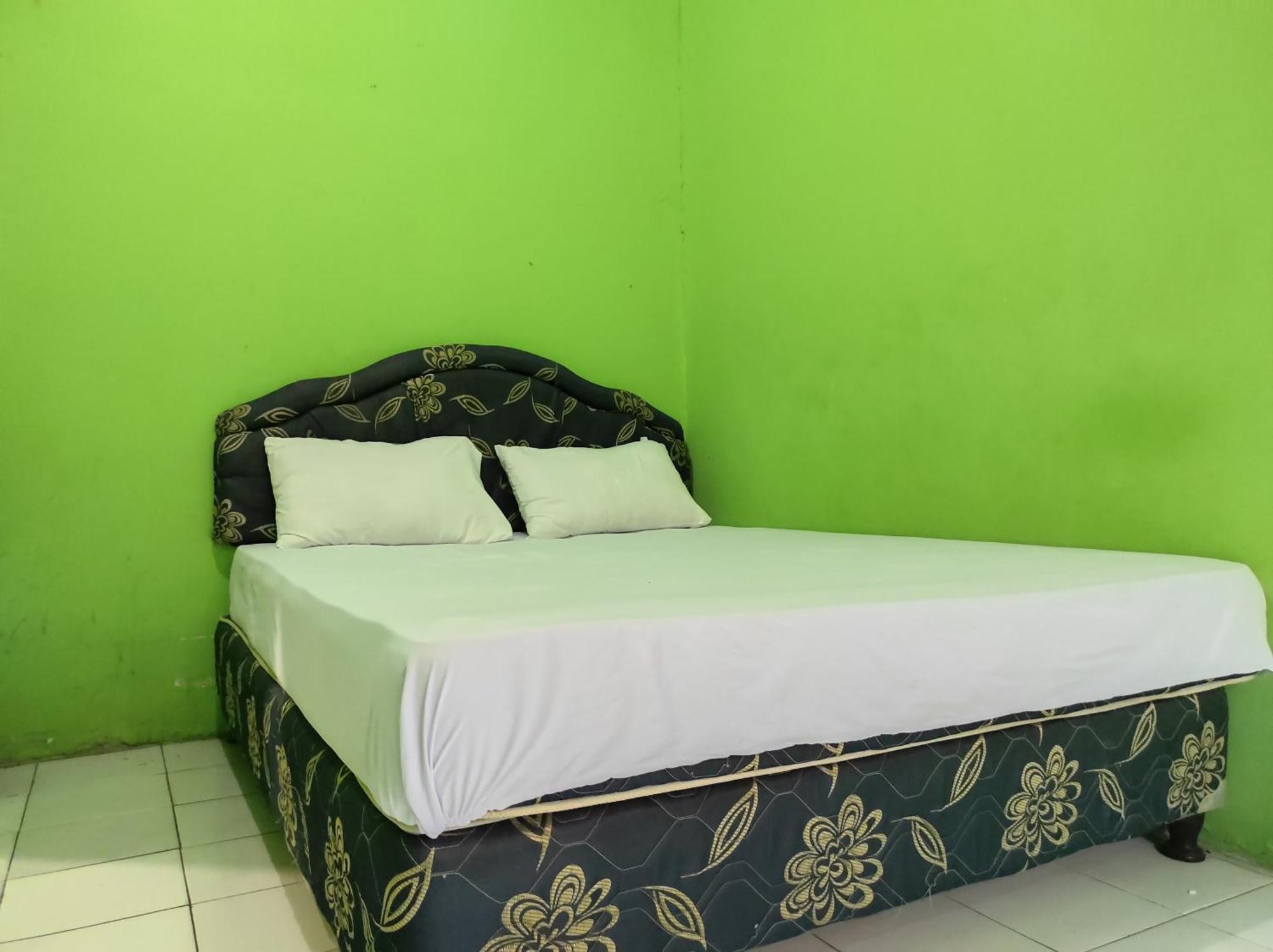 Oyo 93411 Syariah Hotel Tomborang Karema Exterior photo