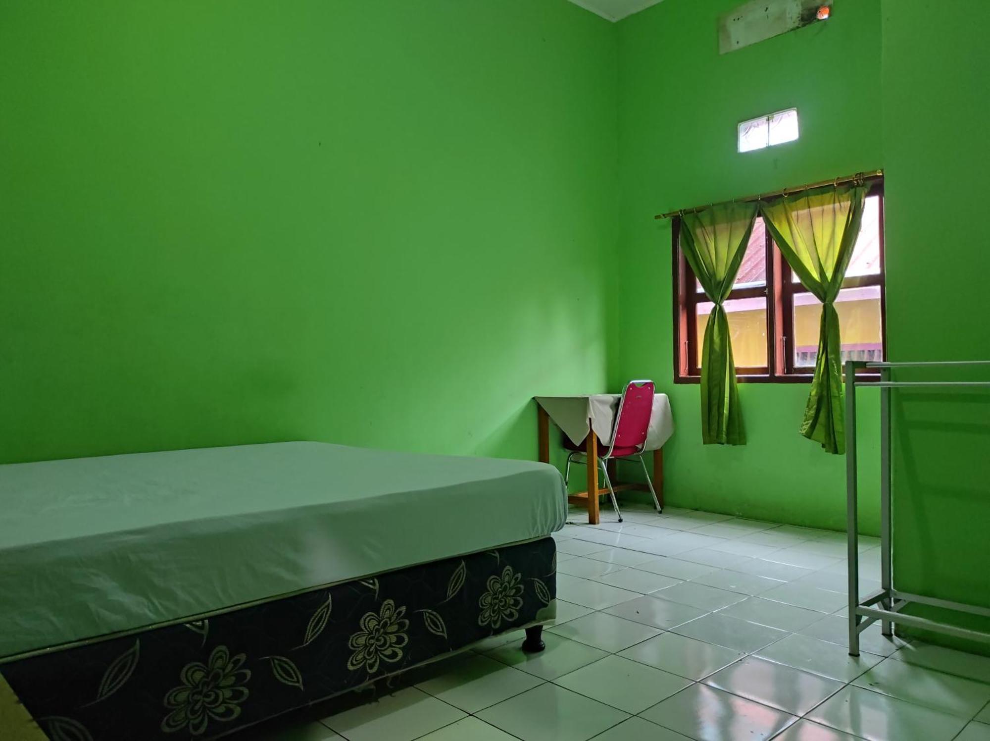 Oyo 93411 Syariah Hotel Tomborang Karema Exterior photo